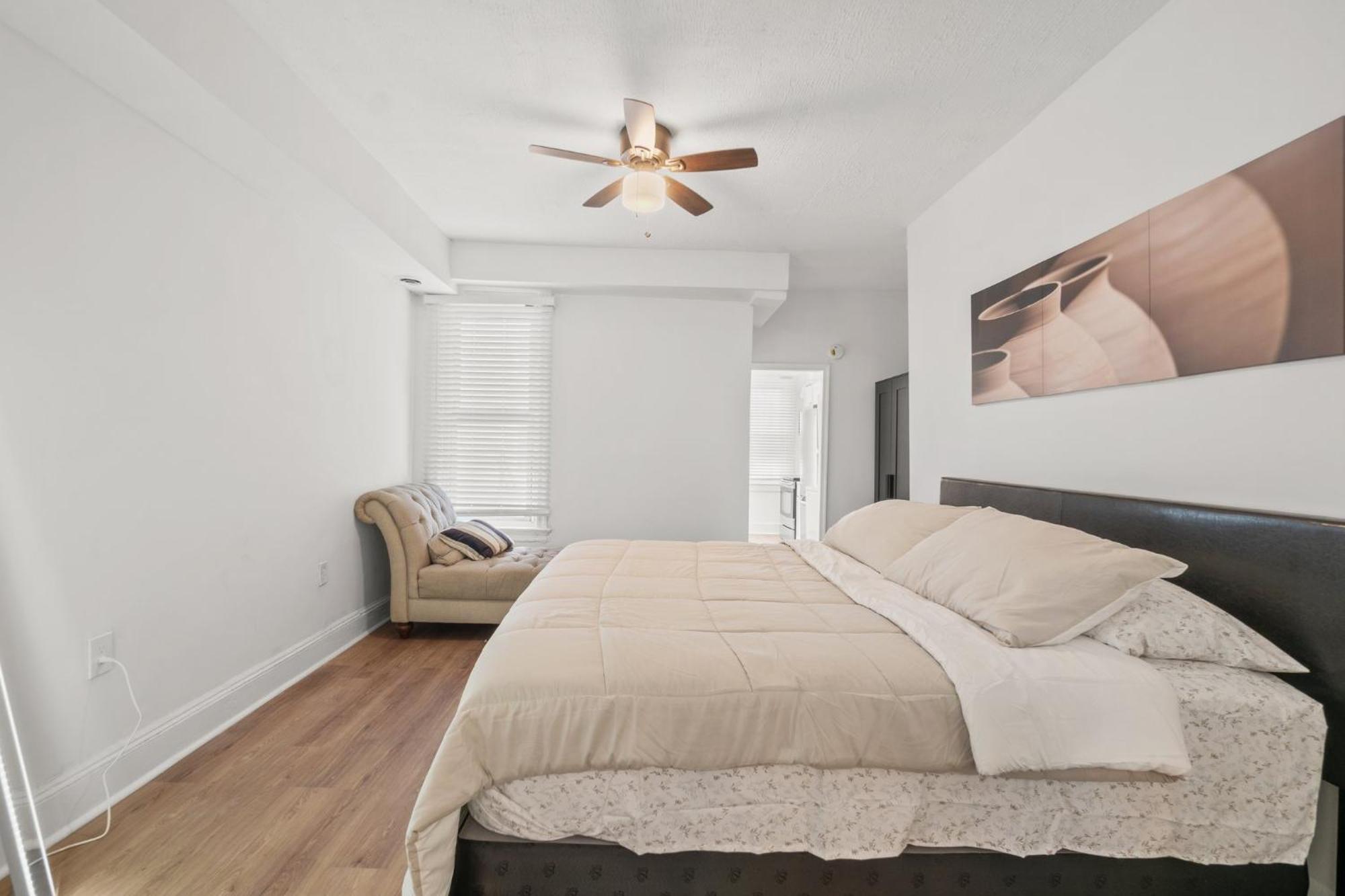Unit # 1 - Right Next To Howard Apartment *