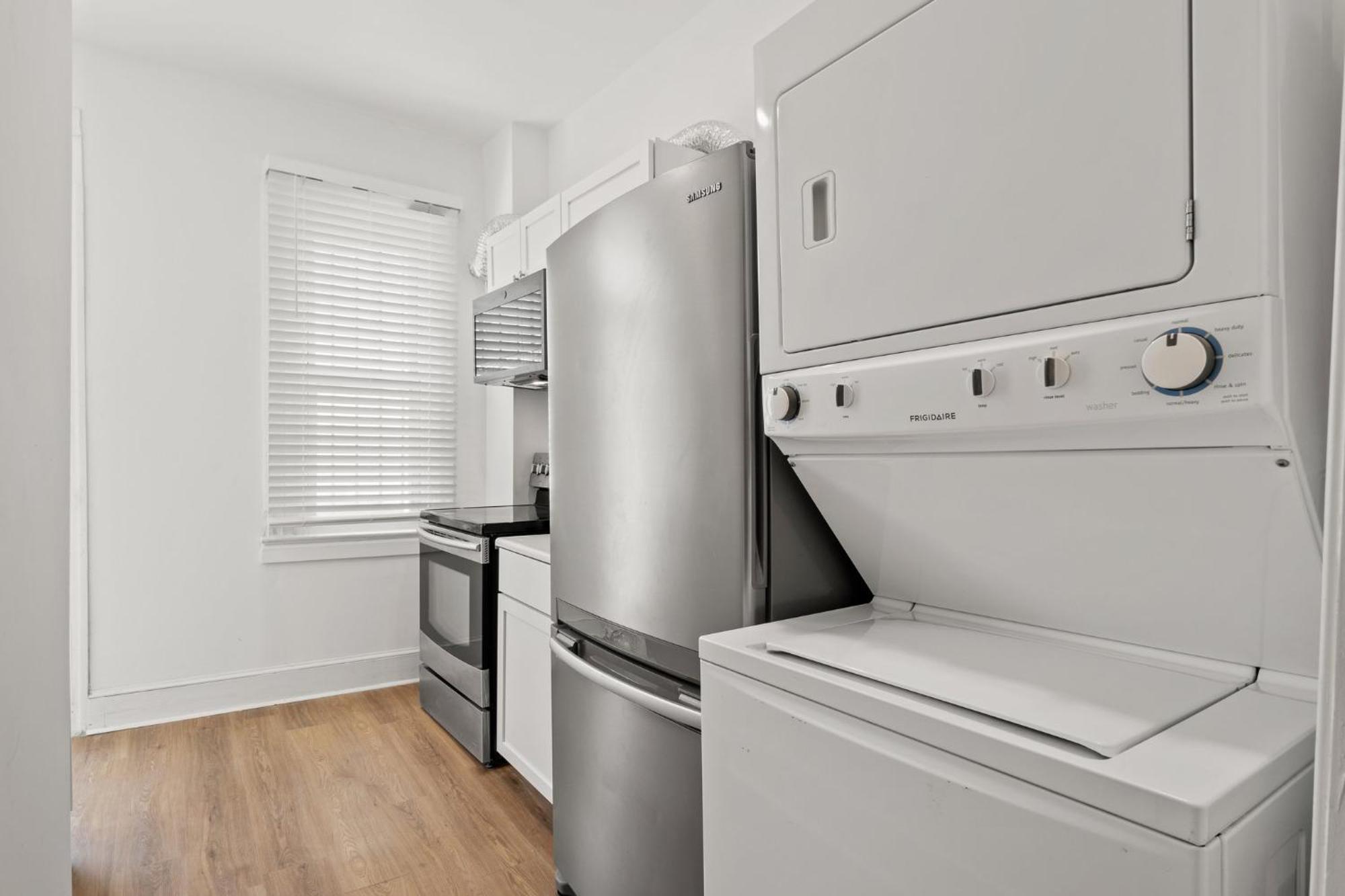 Unit # 1 - Right Next To Howard Apartment