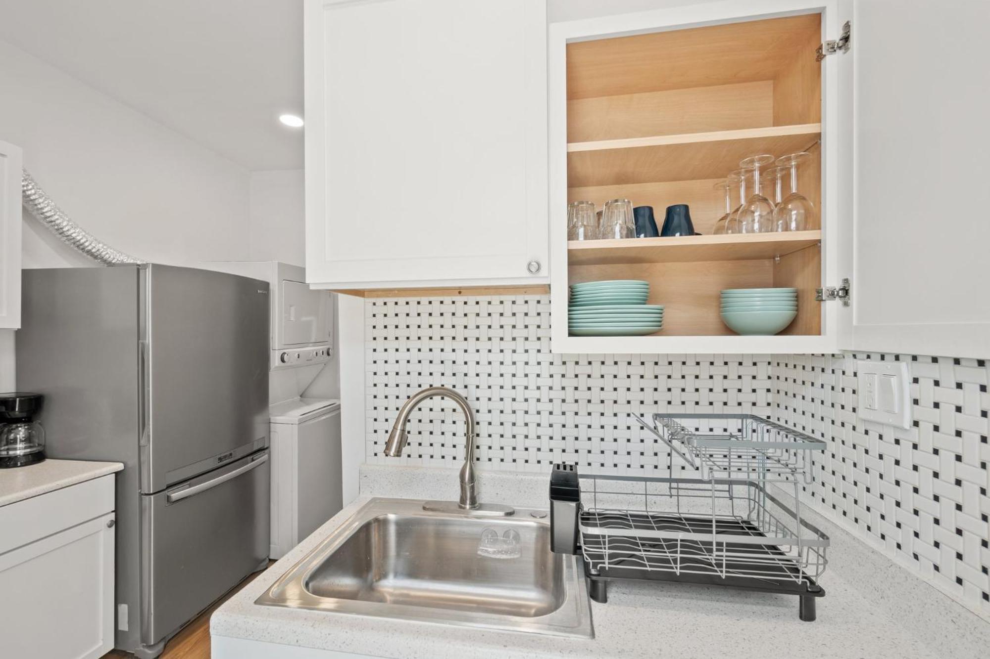 Apartment Unit # 1 - Right Next To Howard